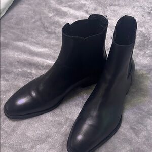 Aldo Black Leather Chukka Boots, missing one of shoe grip tip.